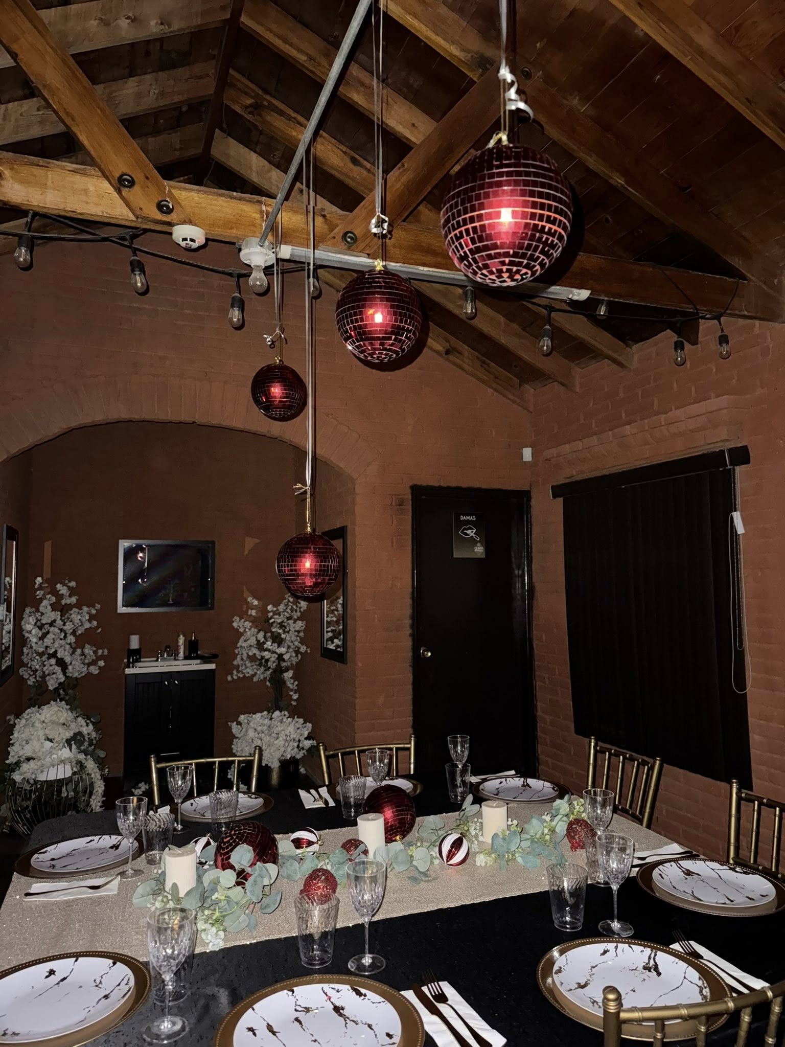 Interior navideño decorado